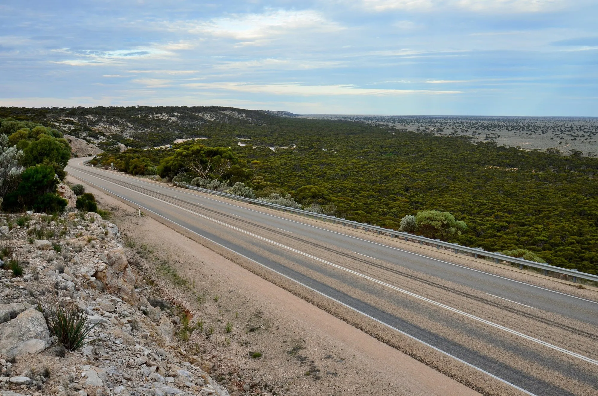 The Eyre Highway descending the Madura Pass, with the flat Roe Plains beyond